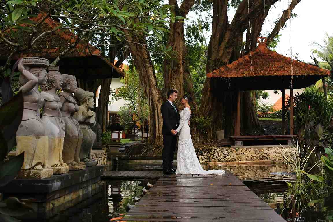 Destination wedding ideas; bride and groom getting married in Bali
